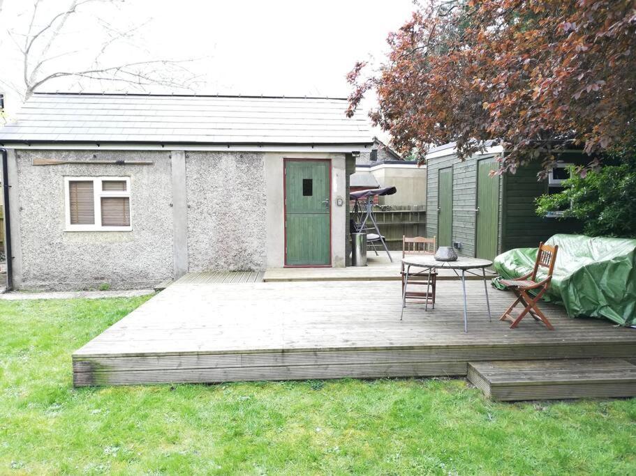 River Cabin Retreat Shepperton Exterior foto